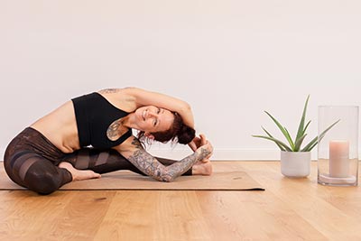 Willkommen bei Artmovements Wien! Vinyasa Flow Yoga, Online Yoga, Business Yoga, AcroYoga, Yin Yoga, Flow-Nuad Körperarbeit